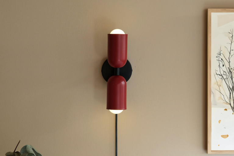 Contemporary Elegance: Modern Nordic Wall Lamp
